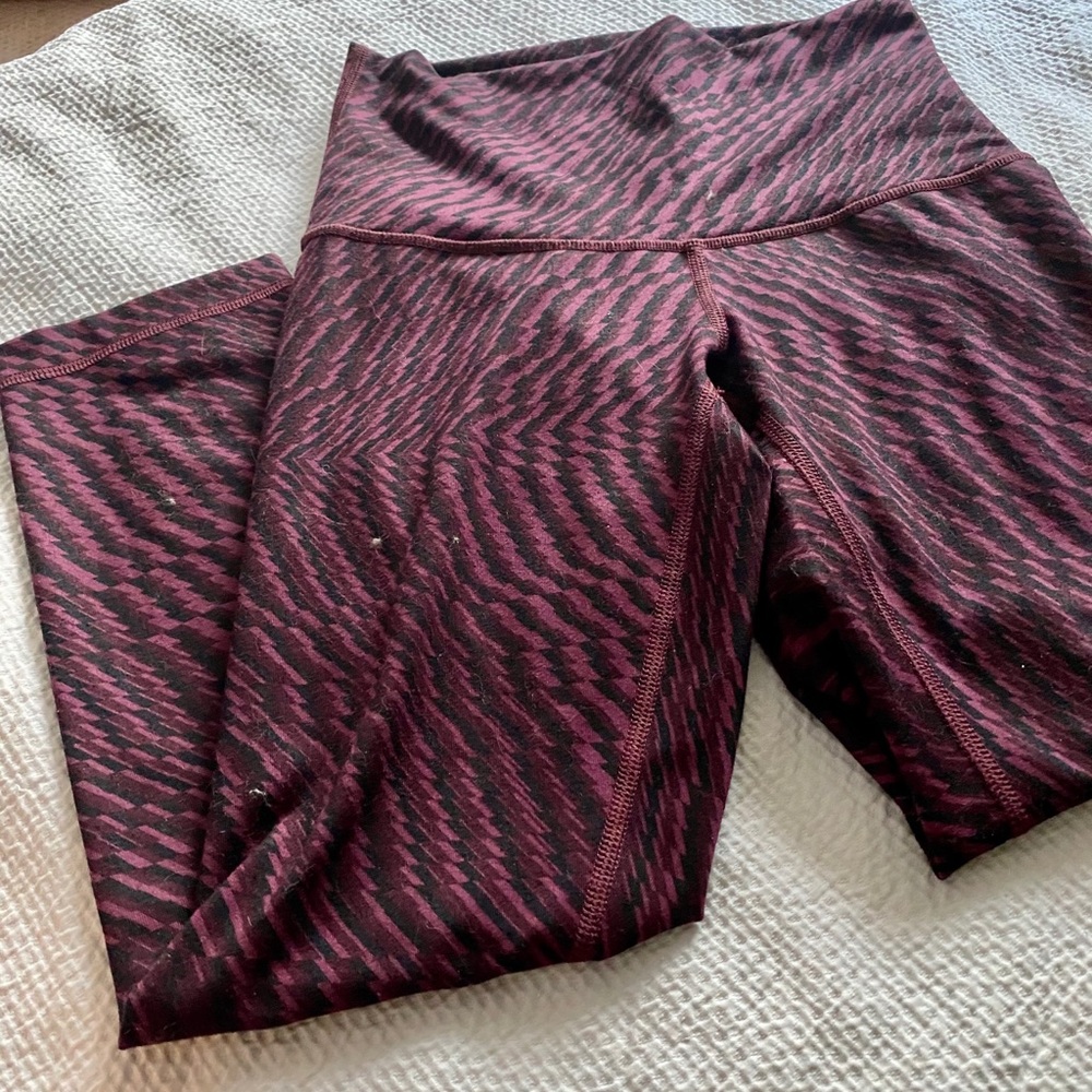 Lululemon crops - RARE PATTERN! 🍋